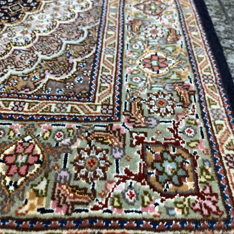 فرش 1.5 متری دستباف ماهی تبریز کرک و ابریشم