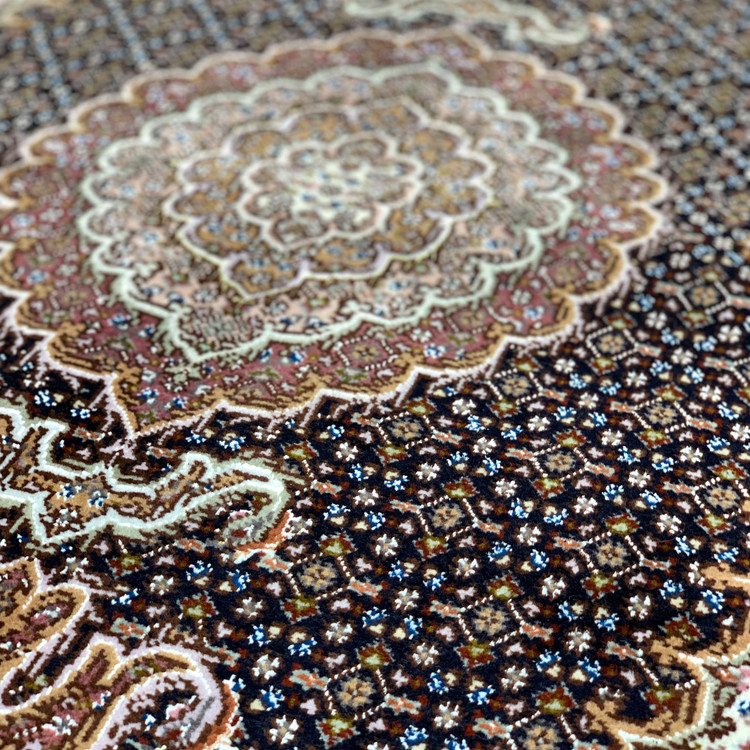 فرش 1.5 متری دستباف ماهی تبریز کرک و ابریشم