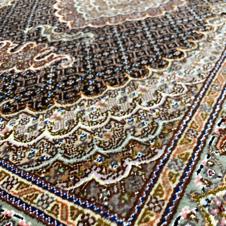 فرش دستباف 1.5 متری تبریز طرح ماهی 40 رج کرک مرینوس